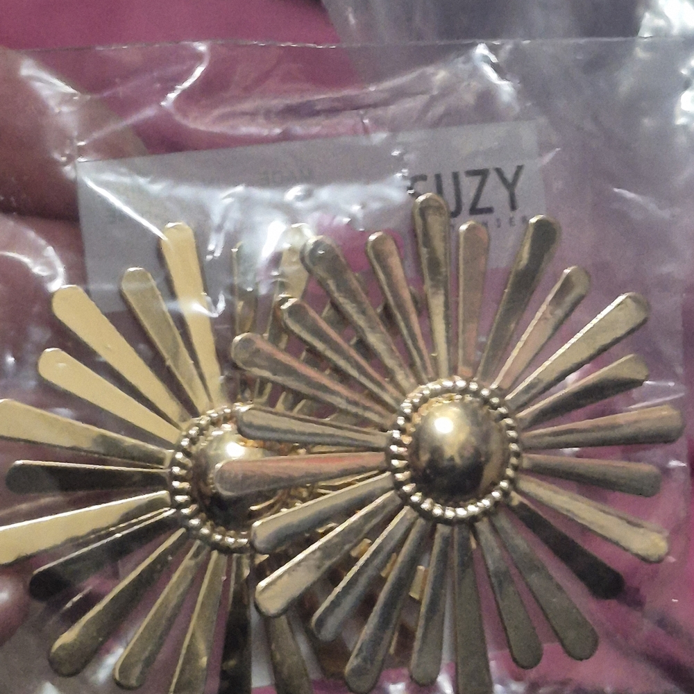 Suzy Shier Gold Sunburst Earrings